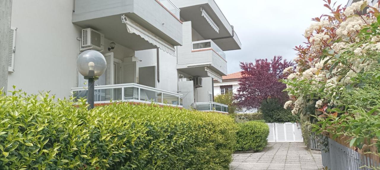 La Casina Di Ale Apartment Marina Di Carrara Ngoại thất bức ảnh